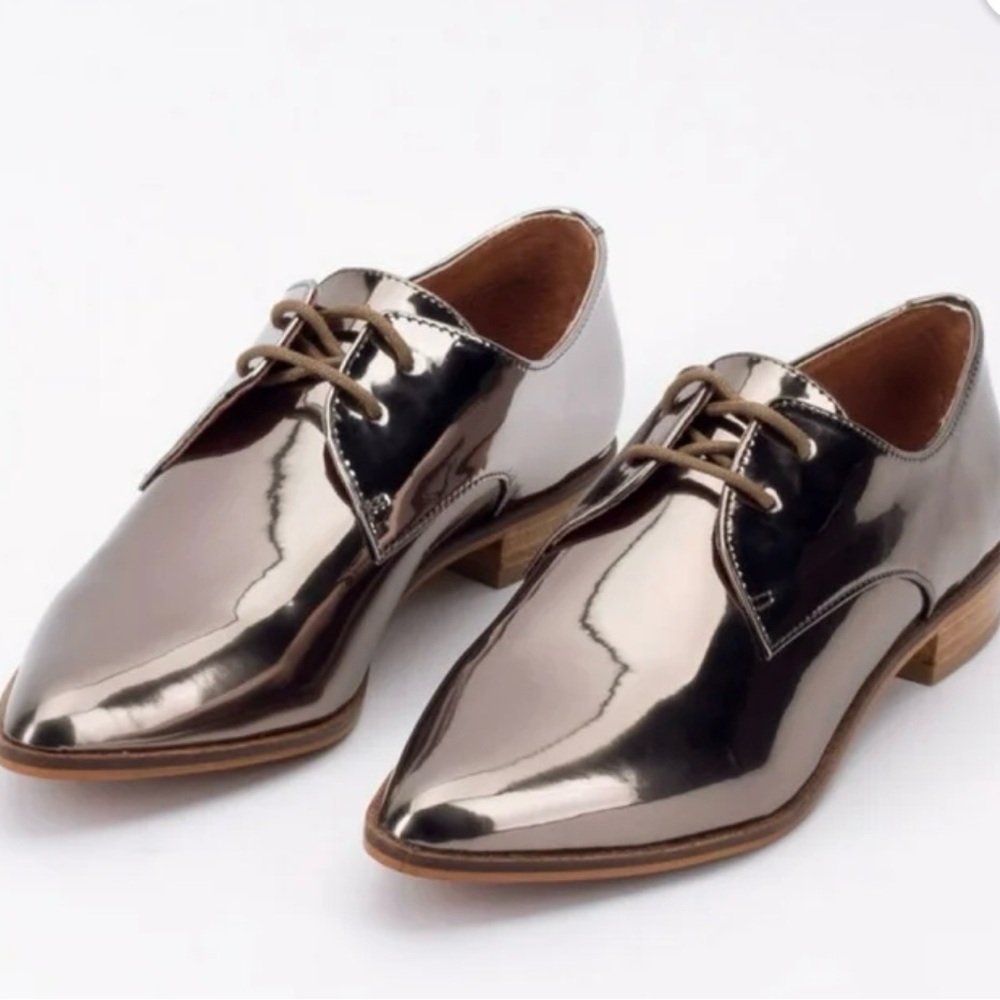 Shellys London lace-up oxford shoes in silver metallic. Size 9.